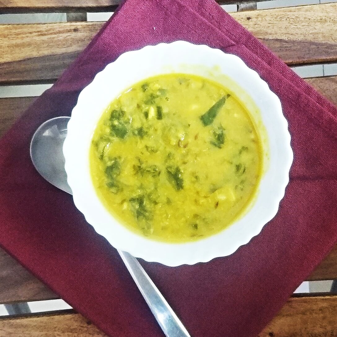 split green gram with spinach - moong dal palak