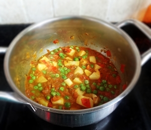 potato and green peas curry