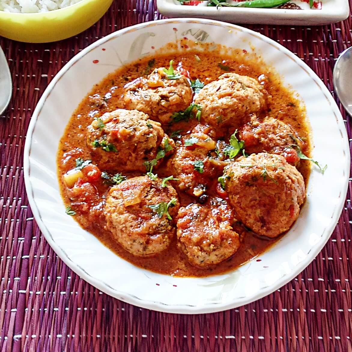 chicken kofta curry - chicken meatballs in spicy tomato sauce