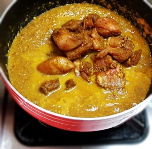 chicken cooked in almond and coconut milk gravy