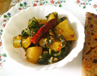 Saag Aloo Recipe – Spicy and Dry Indian Curry of Potatoes and Spinach